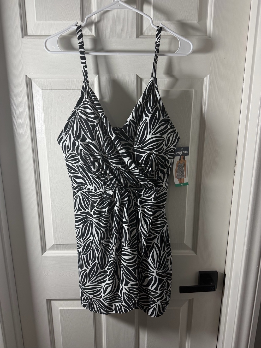 Black and White Leaf-Print Swimsuit